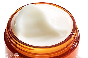 面霜不吸收怎么辦？捂熱面霜更易吸收