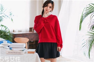 春天穿什么樣的衛(wèi)衣好看？春日百變衛(wèi)衣穿搭