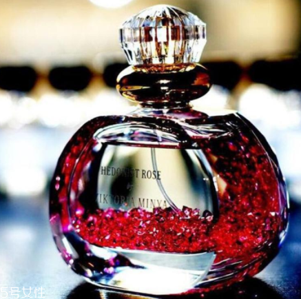 viktoria minya享樂主義玫瑰香水怎么樣？vm香水好聞嗎？
