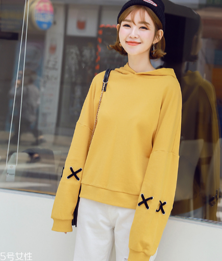 春天穿什么樣的衛(wèi)衣好看？春日百變衛(wèi)衣穿搭