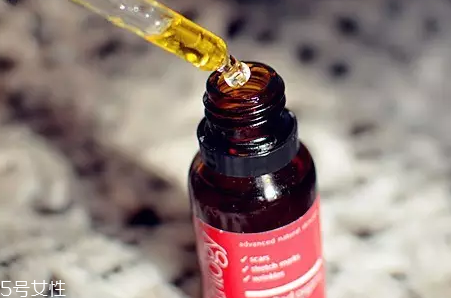 玫瑰果油怎么涂效果最好？搓熱再用加速吸收