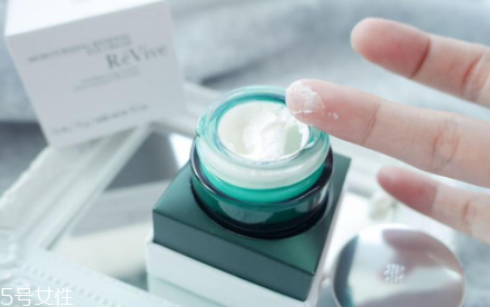 revive光采再生更新眼霜怎么樣？低調(diào)有內(nèi)涵的貴婦眼霜