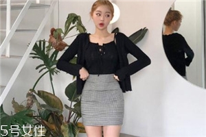 包臀短裙配什么上衣？撩人不止一點(diǎn)點(diǎn)