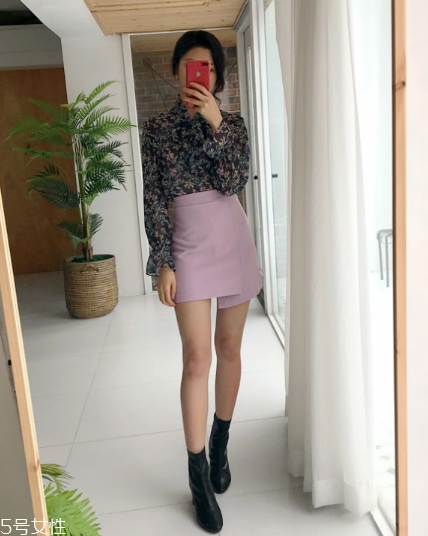 包臀短裙配什么上衣？撩人不止一點(diǎn)點(diǎn)