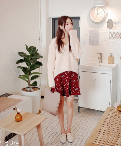 碎花短裙怎么搭配？與春天來一場甜美約會