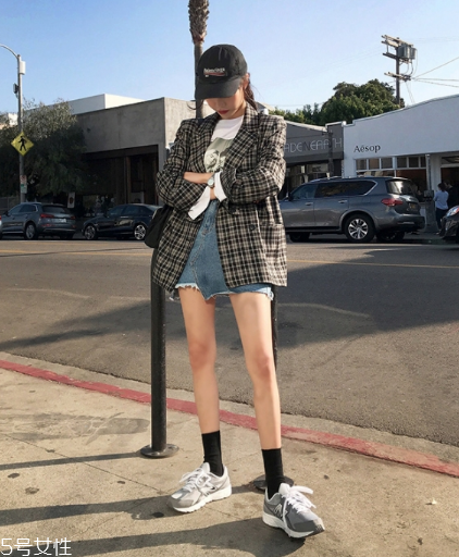 牛仔短裙搭配什么鞋？瞬間變身萌萌少女
