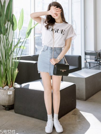 牛仔短裙搭配什么鞋？瞬間變身萌萌少女