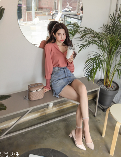 牛仔短裙搭配什么鞋？瞬間變身萌萌少女