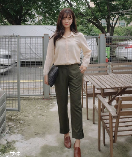 襯衫搭配什么褲子？簡約時尚兩不誤