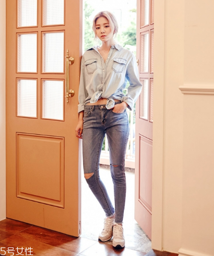 淺藍色襯衫怎么搭配？干練清新隨意切換