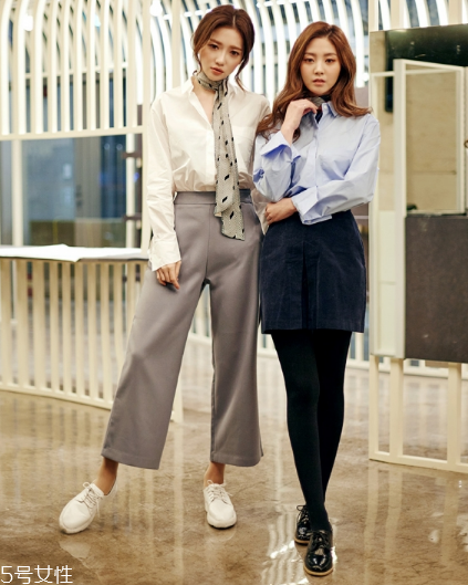 淺藍色襯衫怎么搭配？干練清新隨意切換