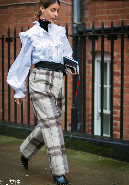 燈籠袖襯衫怎么搭配？藏起你的拜拜肉