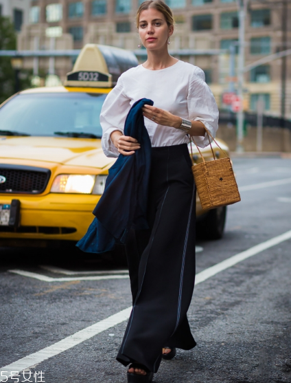 燈籠袖襯衫怎么搭配？藏起你的拜拜肉