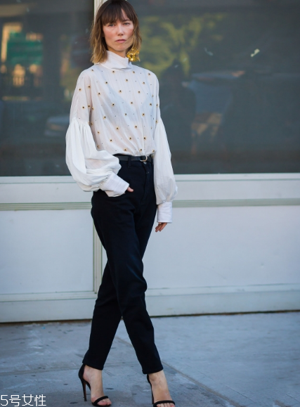 燈籠袖襯衫怎么搭配？藏起你的拜拜肉