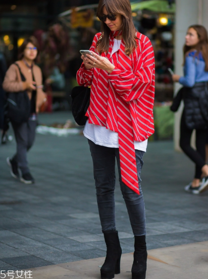 燈籠袖襯衫怎么搭配？藏起你的拜拜肉