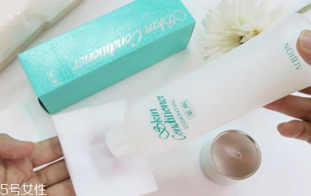 去粉刺的藥用化妝水有哪些？奧爾濱健康水熱賣40年