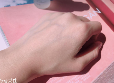 油性肌膚用什么爽膚水好？歐緹麗皇后水專為油皮設(shè)計(jì)