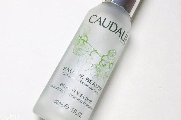 油性肌膚用什么爽膚水好？歐緹麗皇后水專為油皮設(shè)計