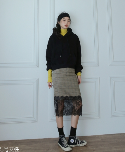 蕾絲半身裙配什么上衣好看？瞬間氣質(zhì)脫俗