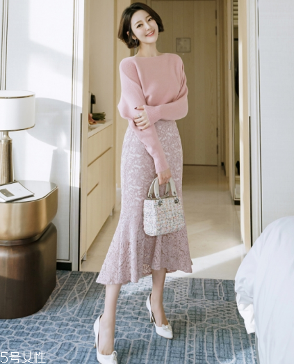 蕾絲半身裙配什么上衣好看？瞬間氣質(zhì)脫俗