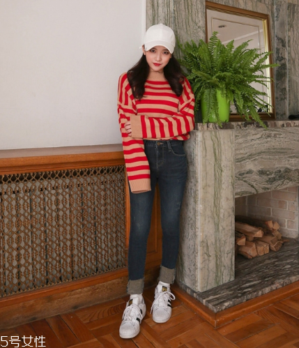 紅色條紋t恤怎么搭配？永不過時的搶眼元素