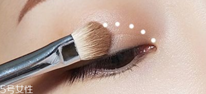 眼線刷硬了怎么回事？用后沒有及時(shí)清洗