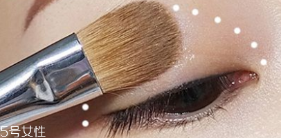 眼線刷硬了怎么回事？用后沒有及時(shí)清洗