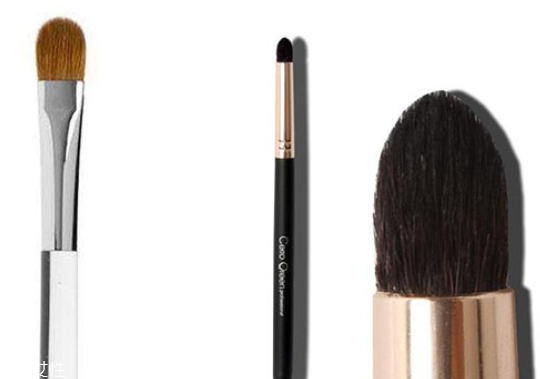 眼線刷硬了怎么回事？用后沒有及時(shí)清洗