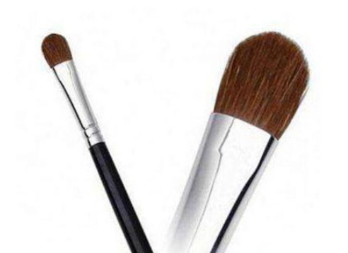 眼線刷硬了怎么回事？用后沒有及時(shí)清洗