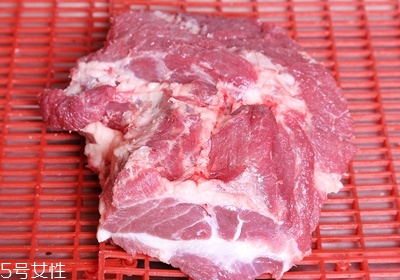 新鮮豬肉怎么挑選與處理才干凈 新鮮豬肉怎么挑選與處理才干凈