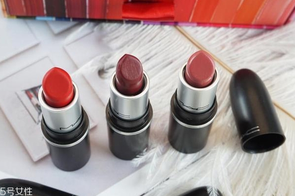 魅可迷你子彈頭試色 三支超火色號百變風格