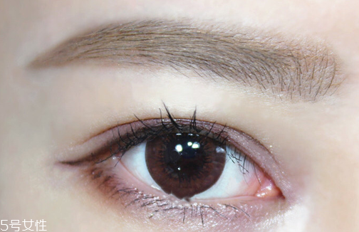 黑色眉筆怎么畫自然？淡掃眉毛輕下手