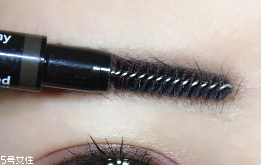 黑色眉筆怎么畫自然？淡掃眉毛輕下手