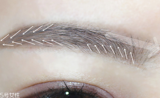 黑色眉筆怎么畫自然？淡掃眉毛輕下手