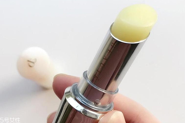 cpb精純修護唇膏好用嗎？不粘膩不泛油