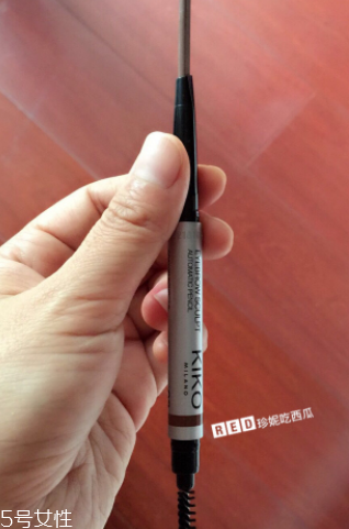 皮膚黑用什么眉筆？眉筆顏色不要太淺太紅