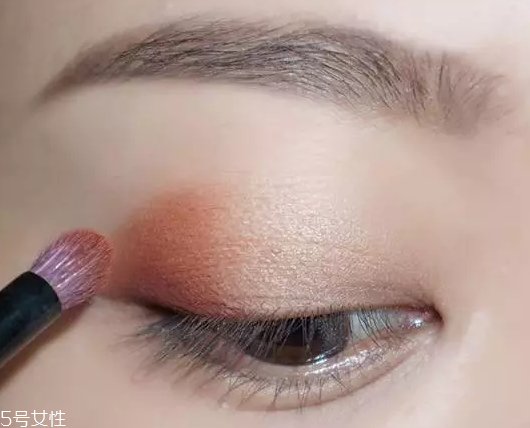 棕色眉筆適合什么膚色？不適合暗膚色