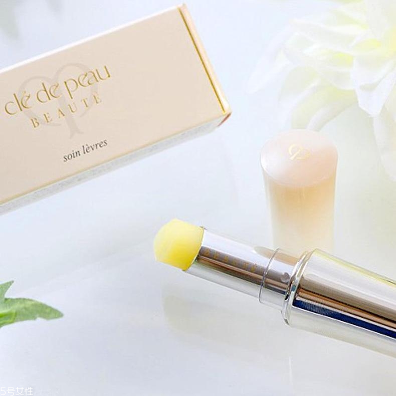 cpb精純修護唇膏好用嗎？不粘膩不泛油
