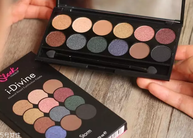 棕色眼影配什么腮紅？和唇色一致即可