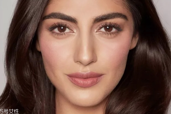 大地色眼影配什么顏色口紅？豆沙色超有氣質(zhì)