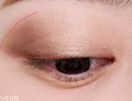 大地色眼影配什么顏色口紅？豆沙色超有氣質(zhì)