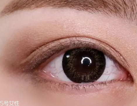 大地色眼影配什么顏色口紅？豆沙色超有氣質(zhì)