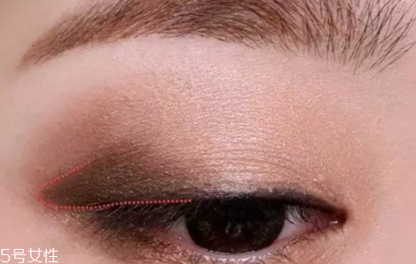 大地色眼影配什么顏色口紅？豆沙色超有氣質(zhì)