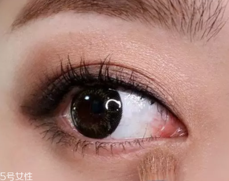 大地色眼影配什么顏色口紅？豆沙色超有氣質(zhì)