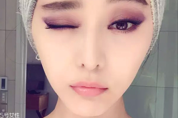 紫色眼影配什么口紅？配少女粉堪稱完美