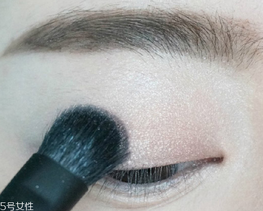 桃花妝用什么眼影好？3重色彩打造迷人眼妝