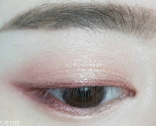 桃花妝用什么眼影好？3重色彩打造迷人眼妝