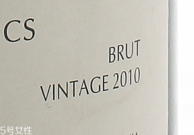 起泡酒和香檳的區(qū)別 氣泡酒和香檳的區(qū)別 起泡酒和香檳的區(qū)別 氣泡酒和香檳的區(qū)別