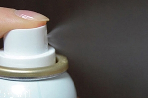 保濕噴霧可以噴頭發(fā)嗎？解決頭發(fā)干枯問題