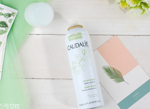 保濕噴霧可以噴頭發(fā)嗎？解決頭發(fā)干枯問題